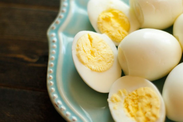 easy-to-peel-hard-boiled-eggs-2-1024x683-620x413